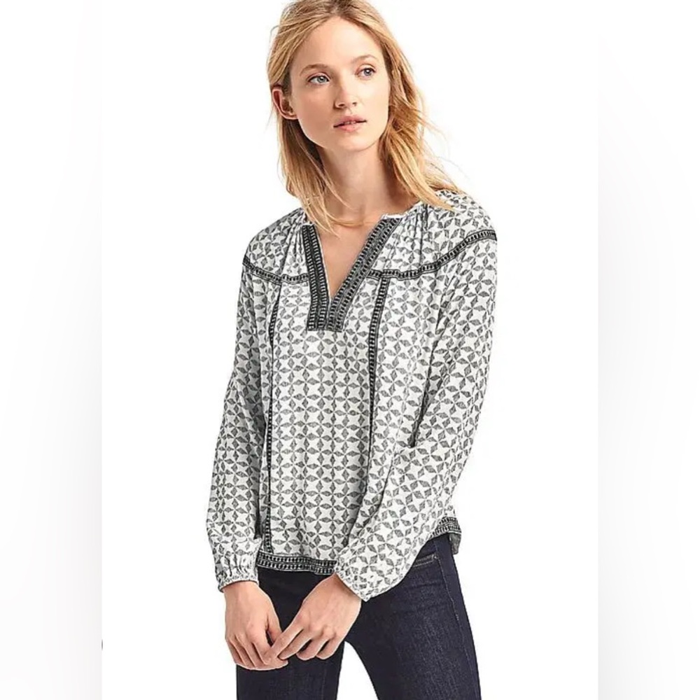 GAP Womens 3/4 Sleeve Black & White Embroidered Peasant Shirt Top Size Small